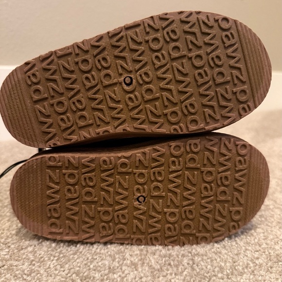 NWT PAWZ brown slippers size 9/10 (3-4 years) - Picture 6 of 8